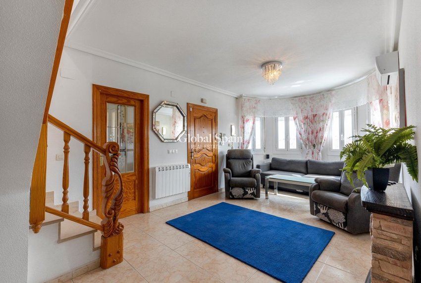 Venta - VILLA -
TORREVIEJA - LOS BALCONES - LOS ALTOS