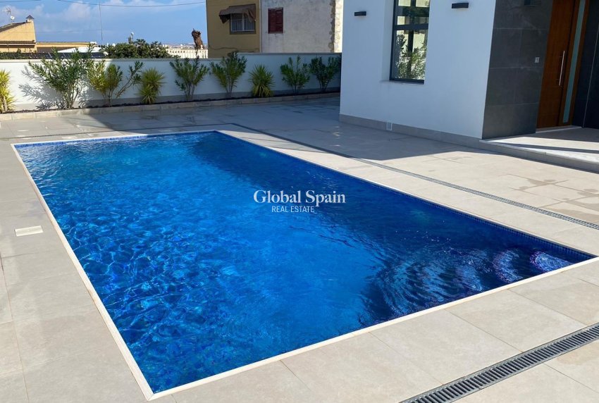 Venta - VILLA -
TORREVIEJA - LOS BALCONES - LOS ALTOS