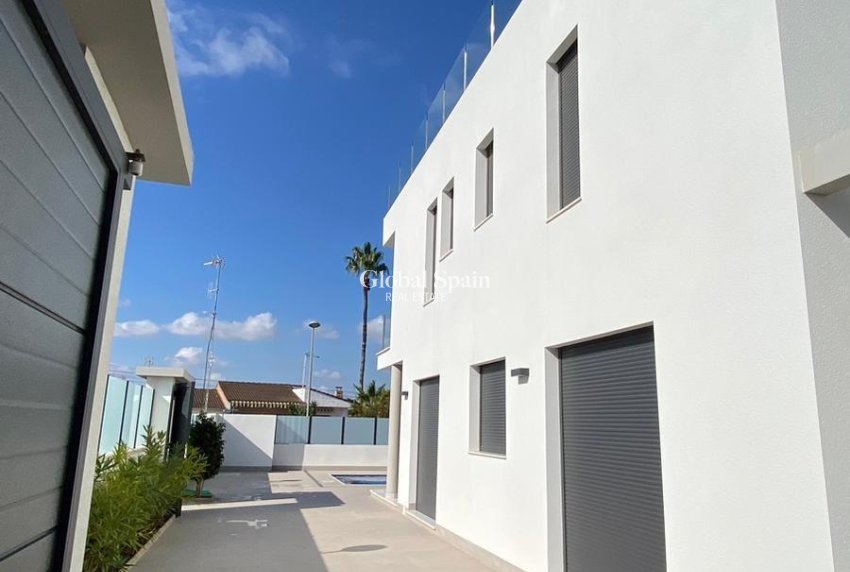 Venta - VILLA -
TORREVIEJA - LOS BALCONES - LOS ALTOS