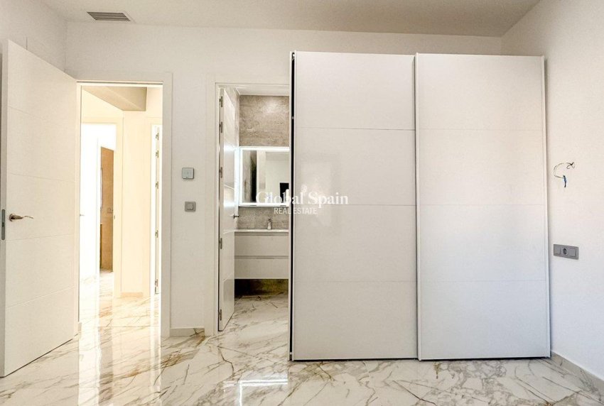 Venta - VILLA -
TORREVIEJA - LOS BALCONES - LOS ALTOS