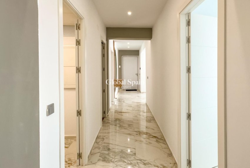 Venta - VILLA -
TORREVIEJA - LOS BALCONES - LOS ALTOS