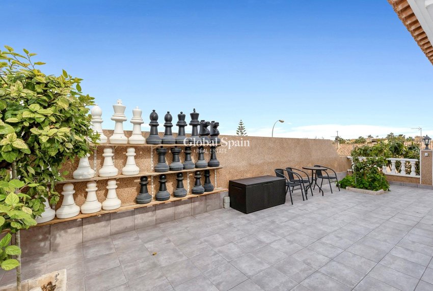 Venta - VILLA -
TORREVIEJA - LOS BALCONES - LOS ALTOS