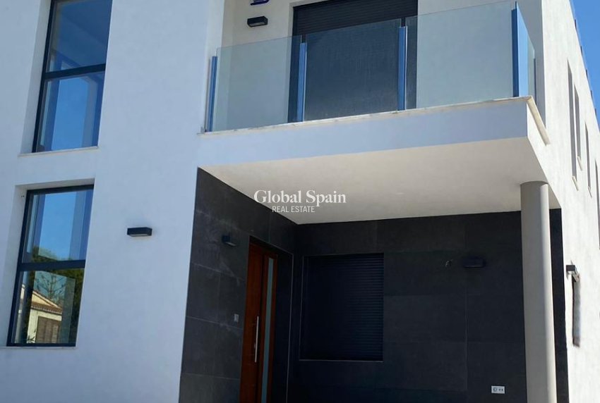 Venta - VILLA -
TORREVIEJA - LOS BALCONES - LOS ALTOS