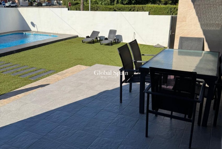Venta - VILLA -
TORREVIEJA - LOS BALCONES - LOS ALTOS