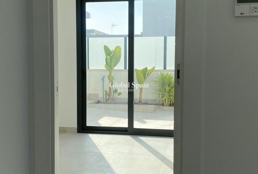 Venta - VILLA -
TORREVIEJA - LOS BALCONES - LOS ALTOS