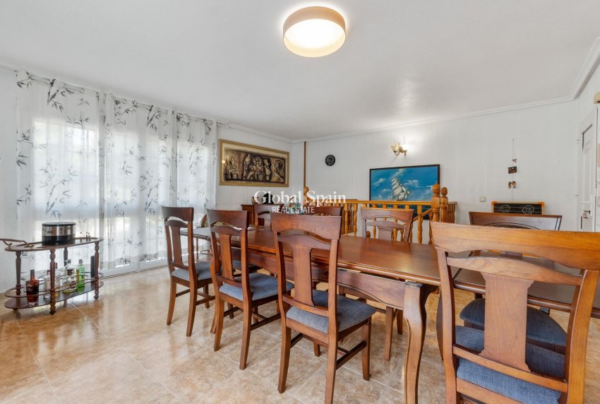 Venta - VILLA -
TORREVIEJA - LOS BALCONES - LOS ALTOS