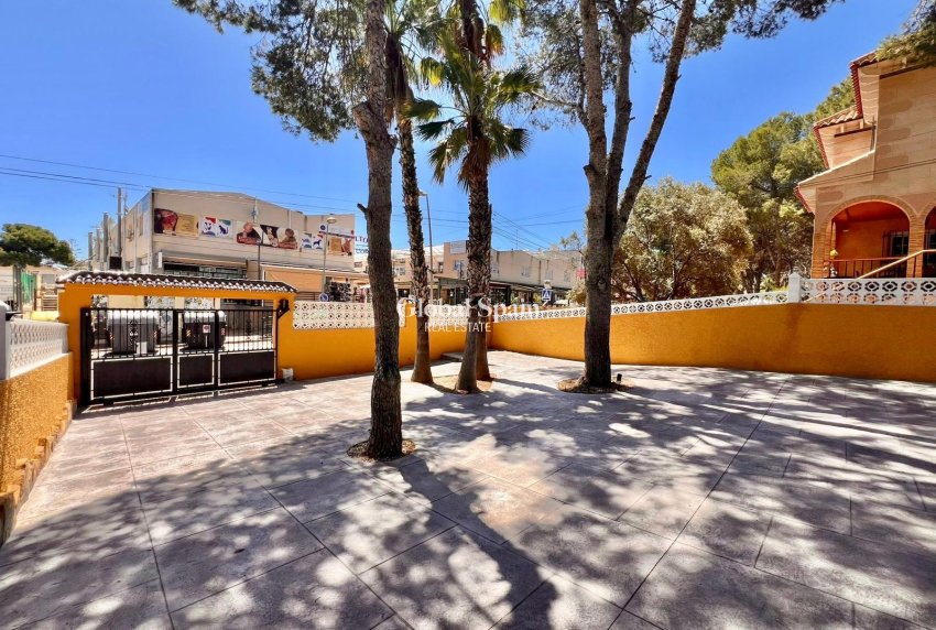 Venta - VILLA -
TORREVIEJA - LOS BALCONES - LOS ALTOS