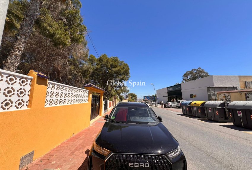 Venta - VILLA -
TORREVIEJA - LOS BALCONES - LOS ALTOS