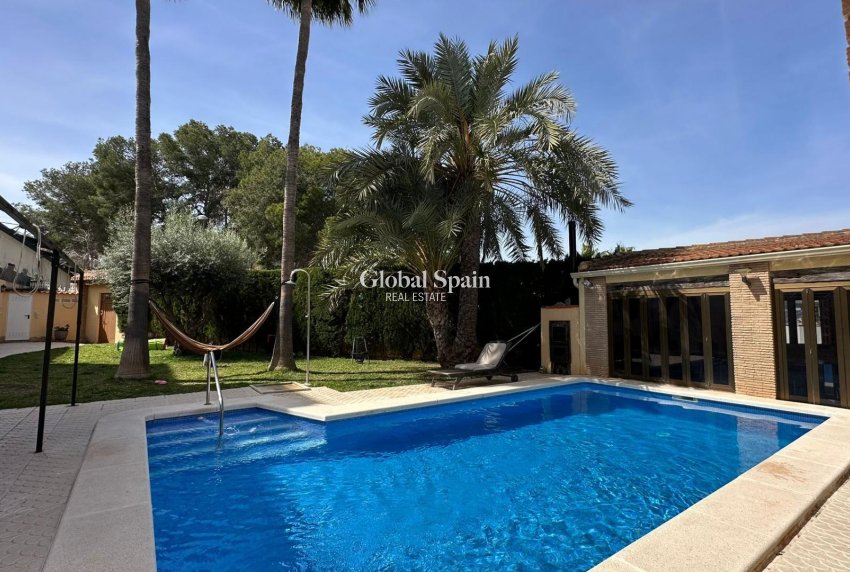 Venta - VILLA -
TORREVIEJA - LOS BALCONES - LOS ALTOS