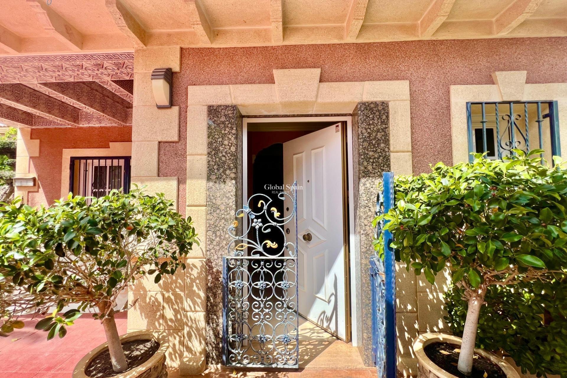 Venta - VILLA -
TORREVIEJA - LOS BALCONES - LOS ALTOS