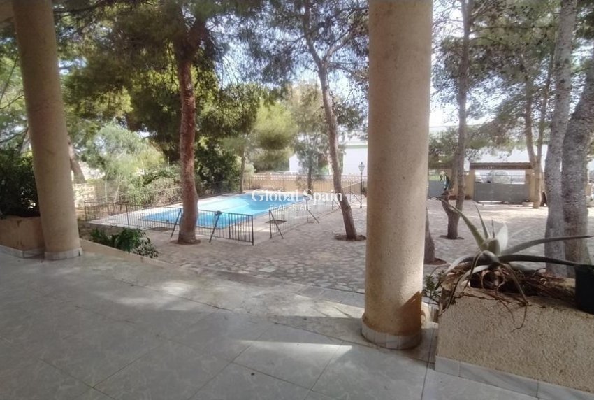 Venta - VILLA -
TORREVIEJA - LOS BALCONES - LOS ALTOS