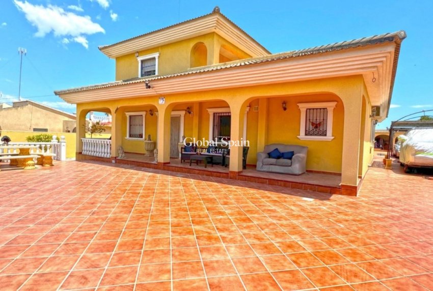 Venta - VILLA -
TORREVIEJA - LOS BALCONES - LOS ALTOS