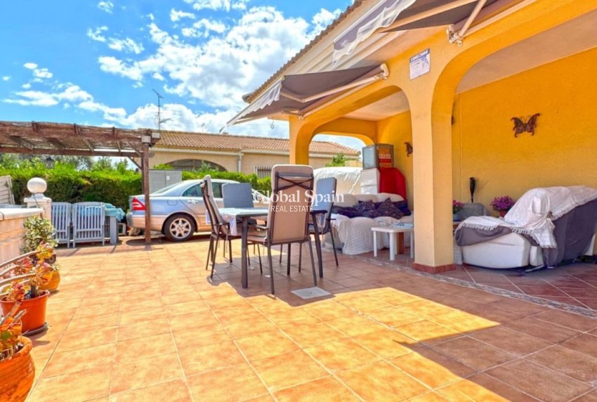 Venta - VILLA -
TORREVIEJA - LOS BALCONES - LOS ALTOS