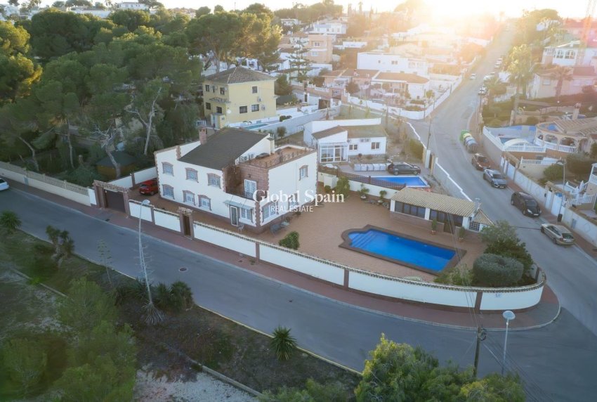 Venta - VILLA -
TORREVIEJA - LOS BALCONES - LOS ALTOS