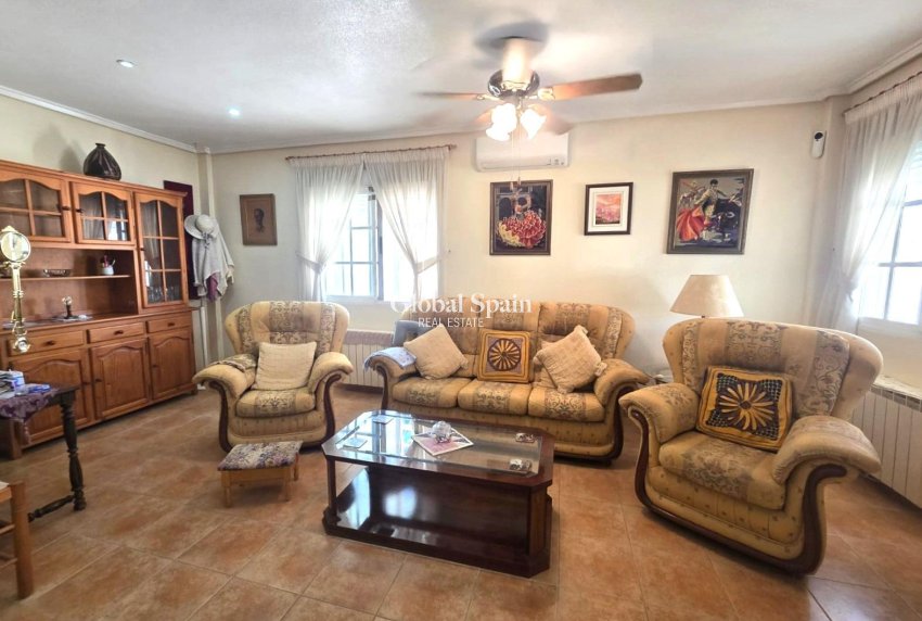 Venta - VILLA -
TORREVIEJA - LOS BALCONES - LOS ALTOS