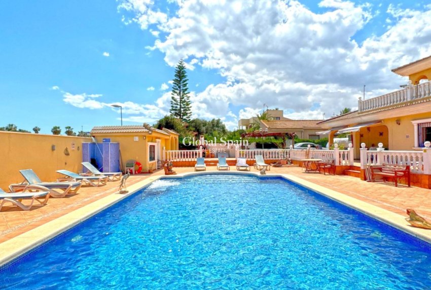 Venta - Villa -
TORREVIEJA - LOS BALCONES - LOS ALTOS