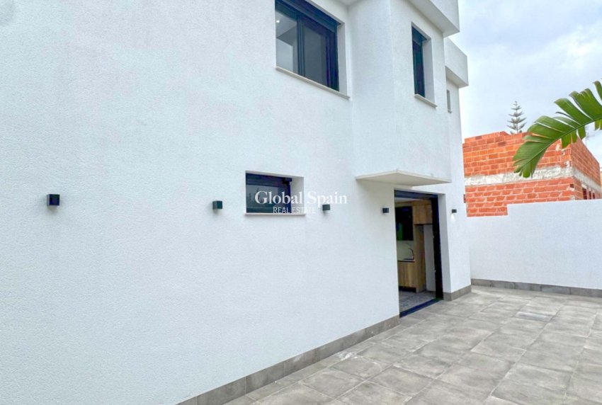 Venta - Villa -
TORREVIEJA - LOS BALCONES - LOS ALTOS