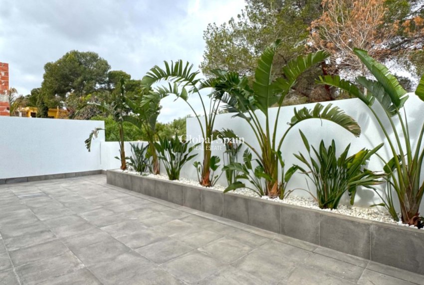 Venta - Villa -
TORREVIEJA - LOS BALCONES - LOS ALTOS