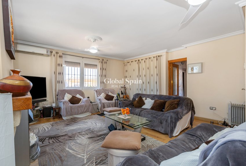 Venta - Villa -
TORREVIEJA - LOS BALCONES - LOS ALTOS