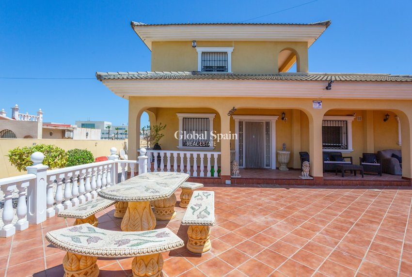 Venta - Villa -
TORREVIEJA - LOS BALCONES - LOS ALTOS