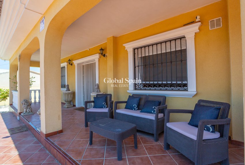 Venta - Villa -
TORREVIEJA - LOS BALCONES - LOS ALTOS