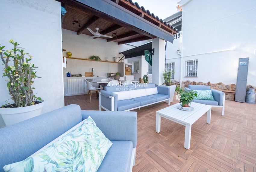 Venta - Villa -
TORREVIEJA - LOS BALCONES - LOS ALTOS