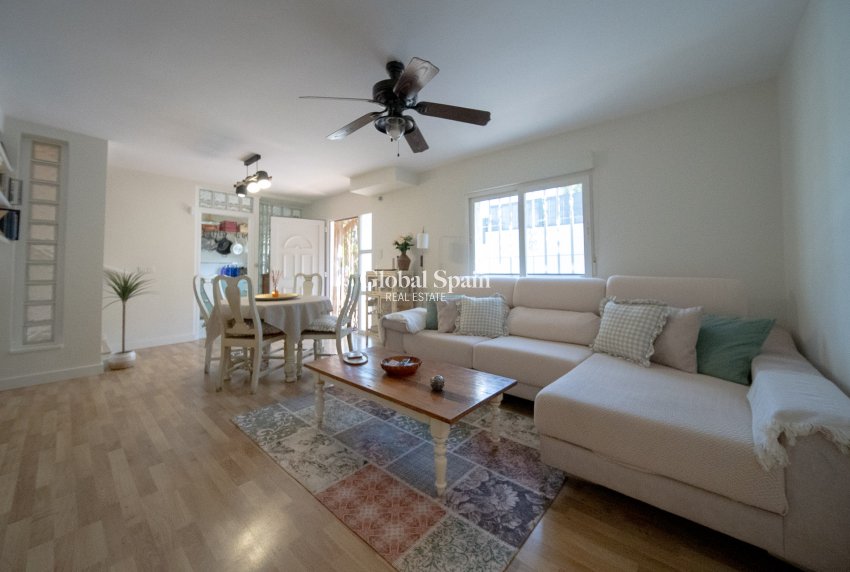 Venta - Villa -
TORREVIEJA - LOS BALCONES - LOS ALTOS