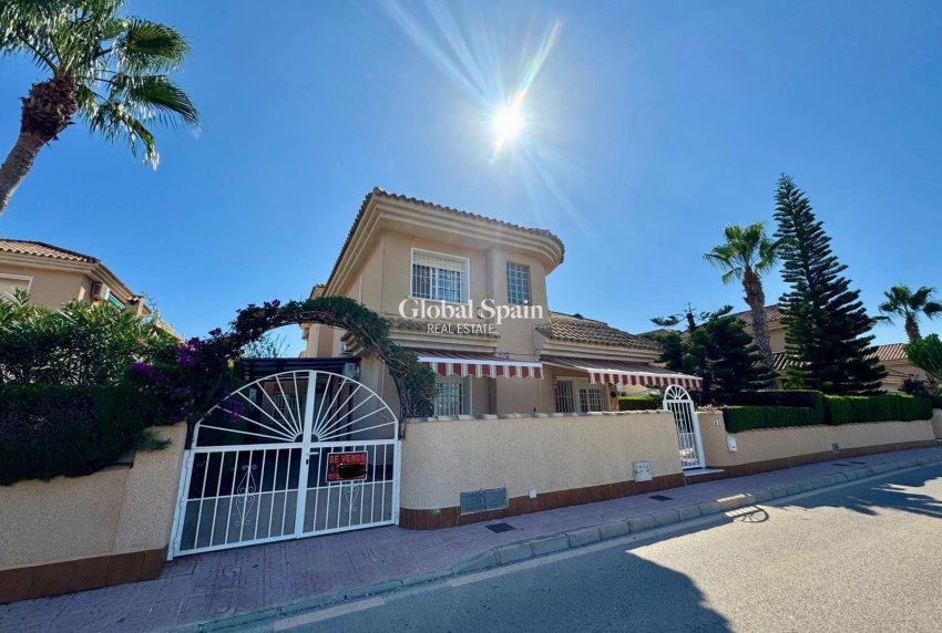 Venta - Villa -
TORREVIEJA - LOS BALCONES - LOS ALTOS