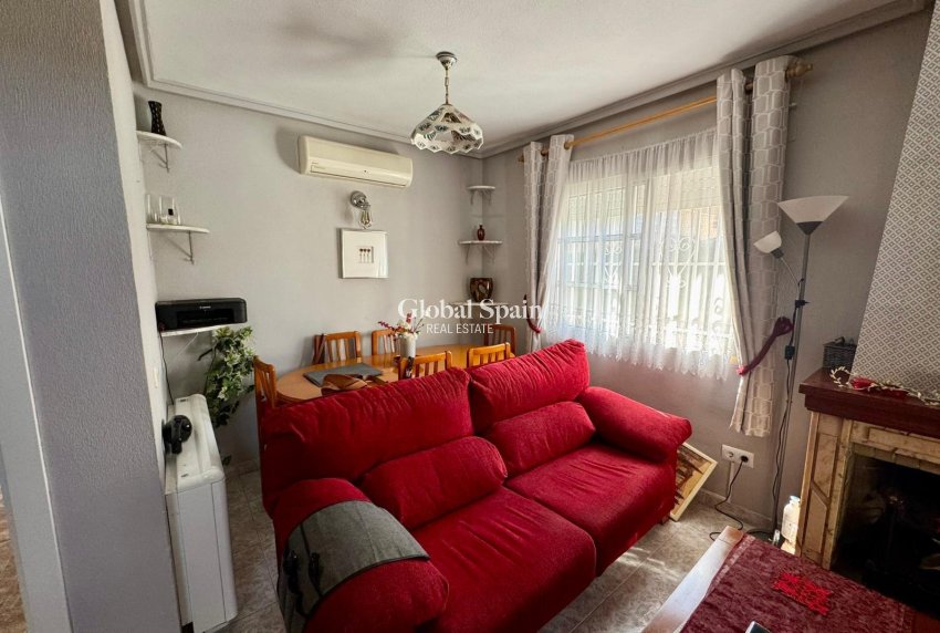 Venta - Villa -
TORREVIEJA - LOS BALCONES - LOS ALTOS