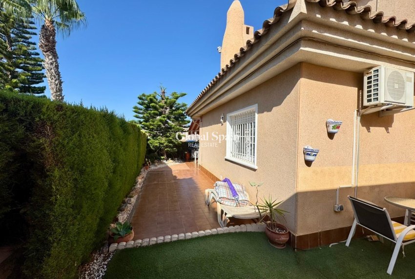 Venta - Villa -
TORREVIEJA - LOS BALCONES - LOS ALTOS