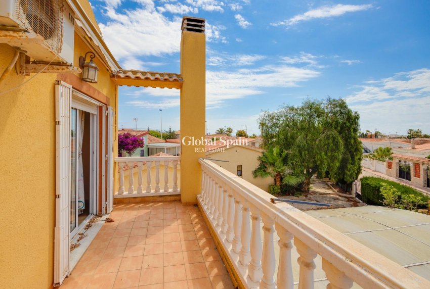 Venta - VILLA -
TORREVIEJA - Playa de los Locos