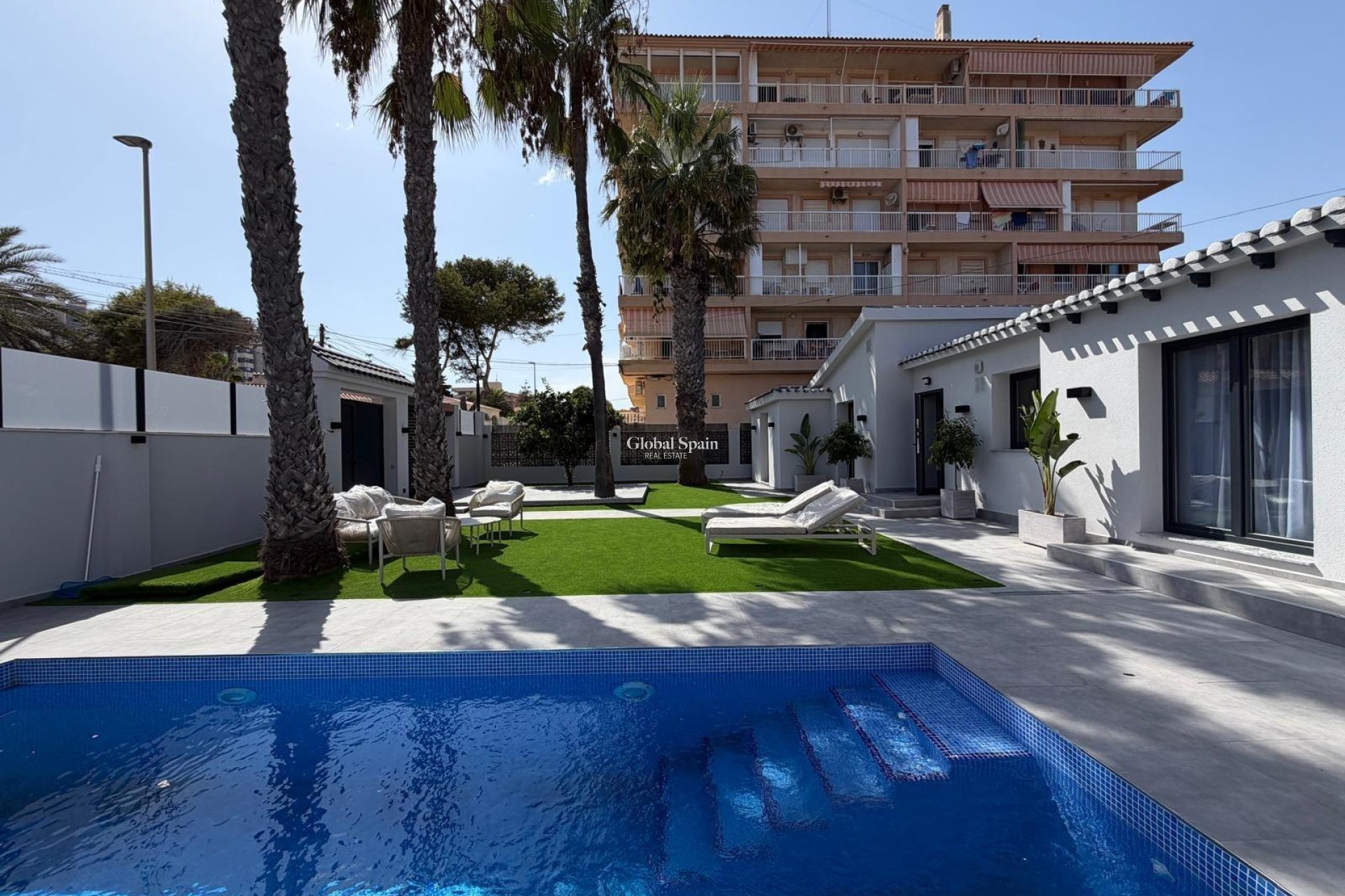 Venta - VILLA -
TORREVIEJA - Punta Prima