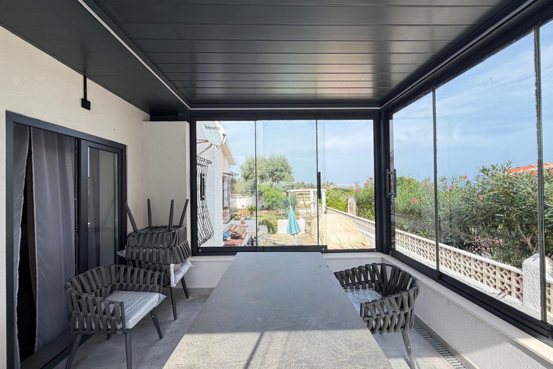 Venta - VILLA -
TORREVIEJA - Punta Prima
