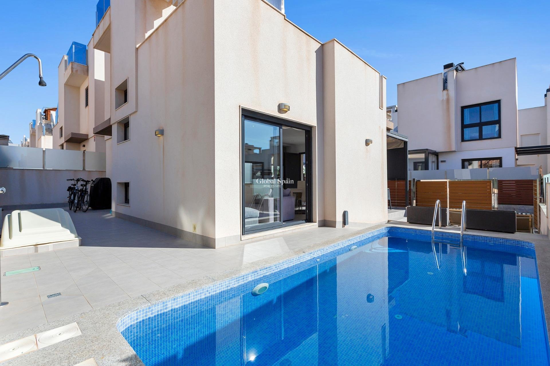 Venta - Villa -
TORREVIEJA - Sector 25