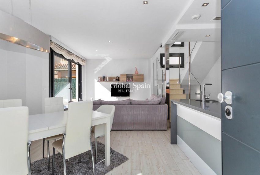 Venta - Villa -
TORREVIEJA - Sector 25