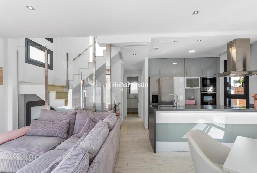 Venta - Villa -
TORREVIEJA - Sector 25