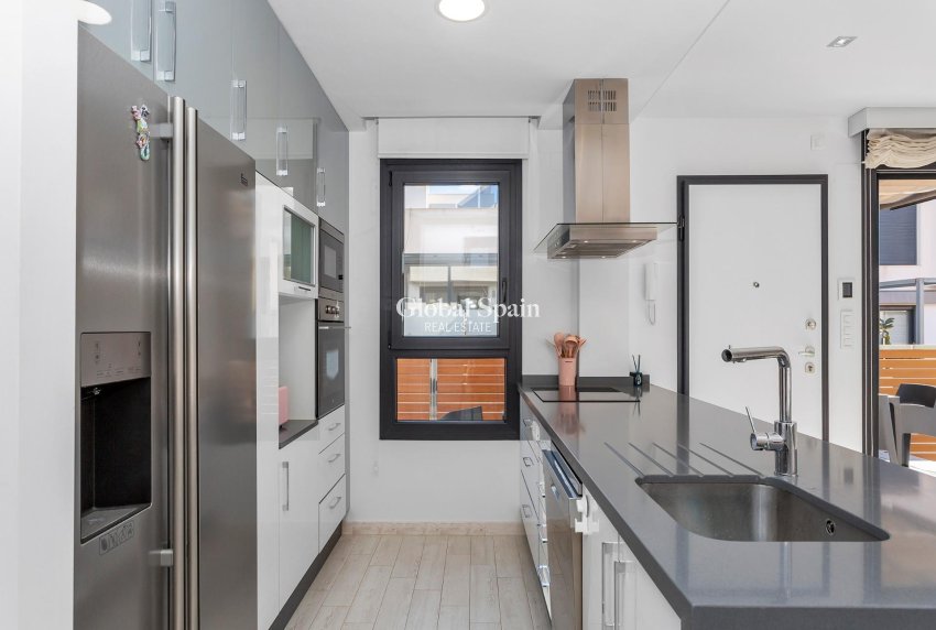 Venta - Villa -
TORREVIEJA - Sector 25