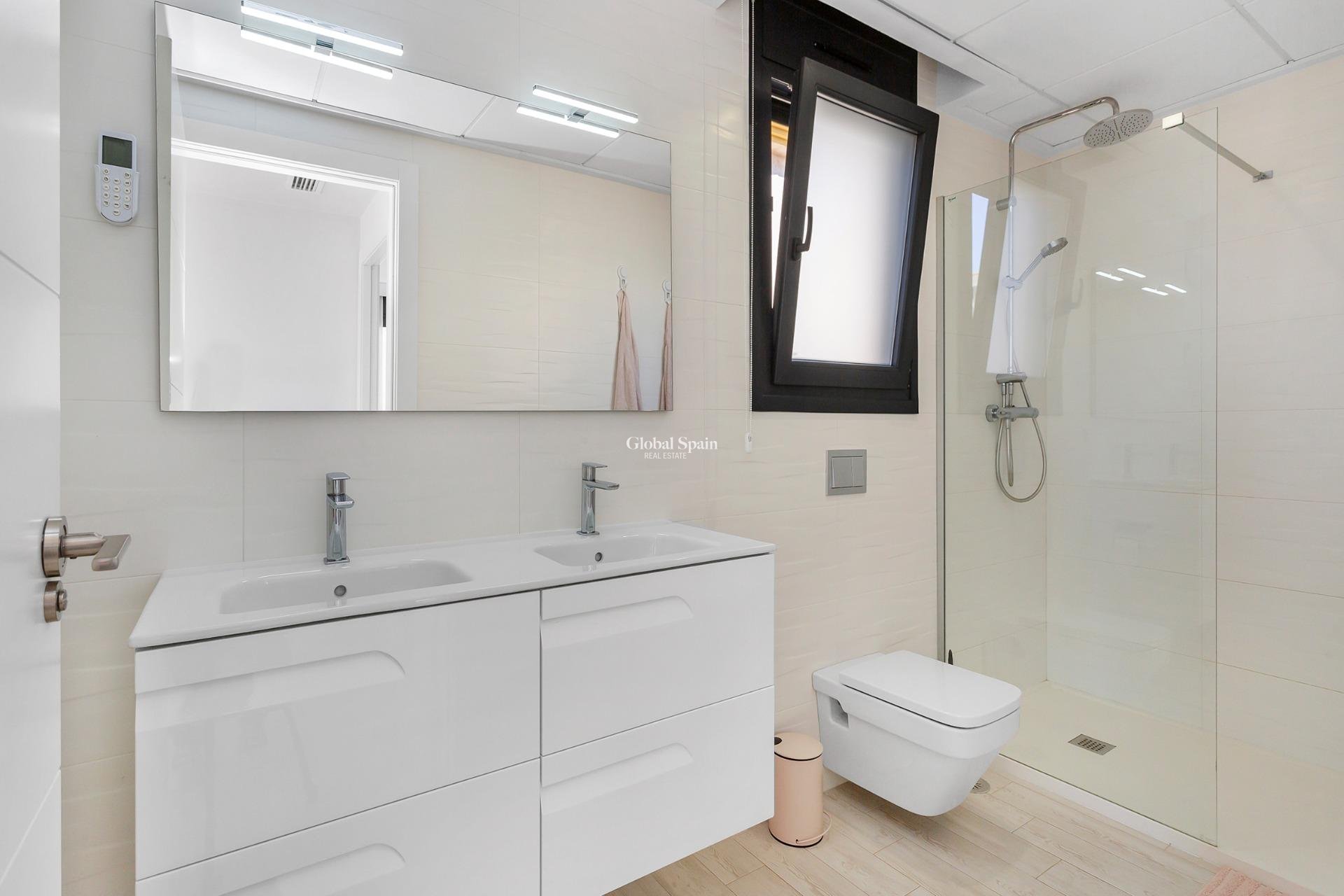 Venta - Villa -
TORREVIEJA - Sector 25