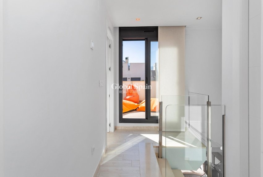 Venta - Villa -
TORREVIEJA - Sector 25