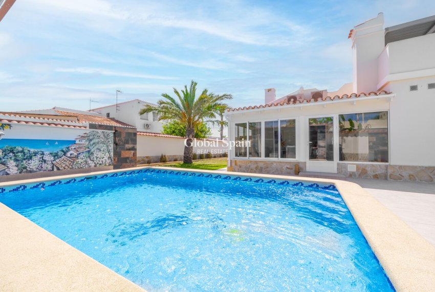 Venta - VILLA -
TORREVIEJA - Torreta