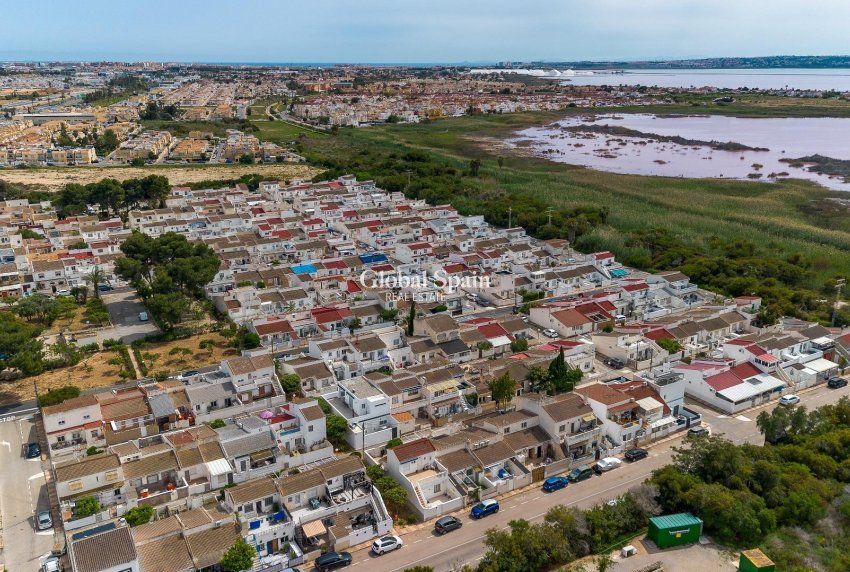 Venta - VILLA -
TORREVIEJA - Torretas