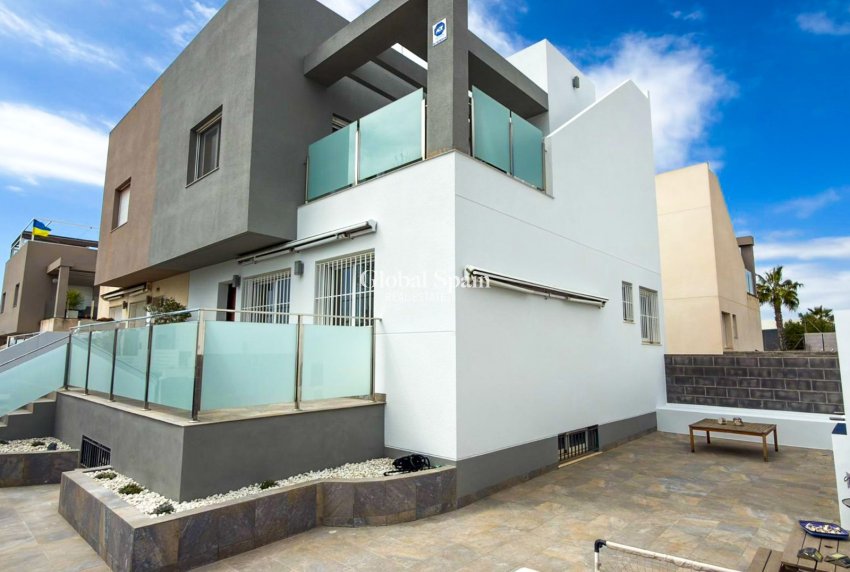 Venta - VILLA -
TORREVIEJA - Torrevieja