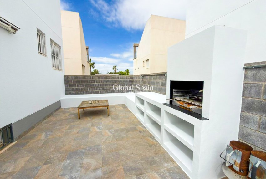 Venta - VILLA -
TORREVIEJA - Torrevieja