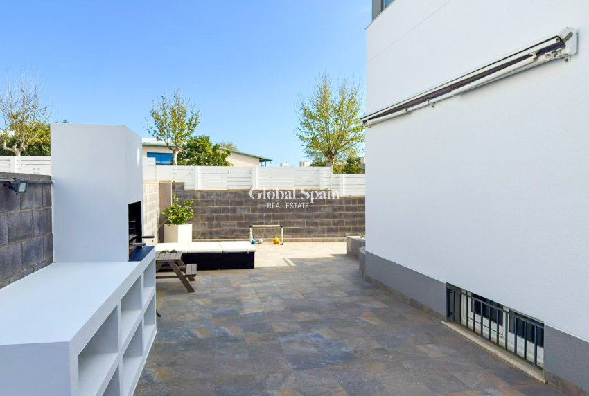 Venta - VILLA -
TORREVIEJA - Torrevieja