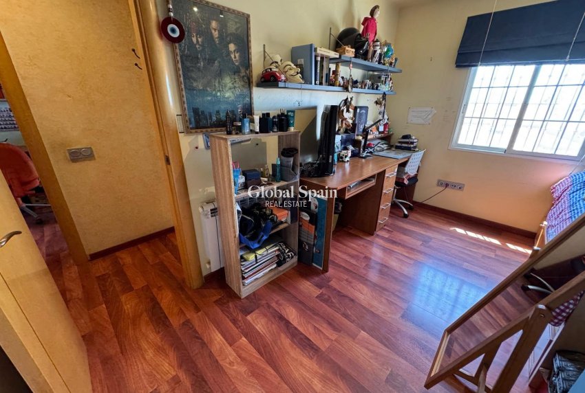 Venta - VILLA -
TORREVIEJA - Zona Los Frutales