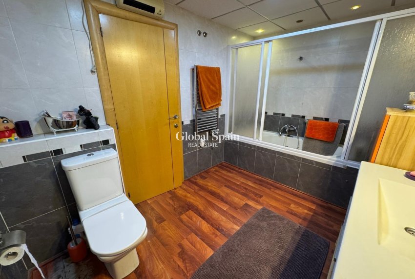 Venta - VILLA -
TORREVIEJA - Zona Los Frutales