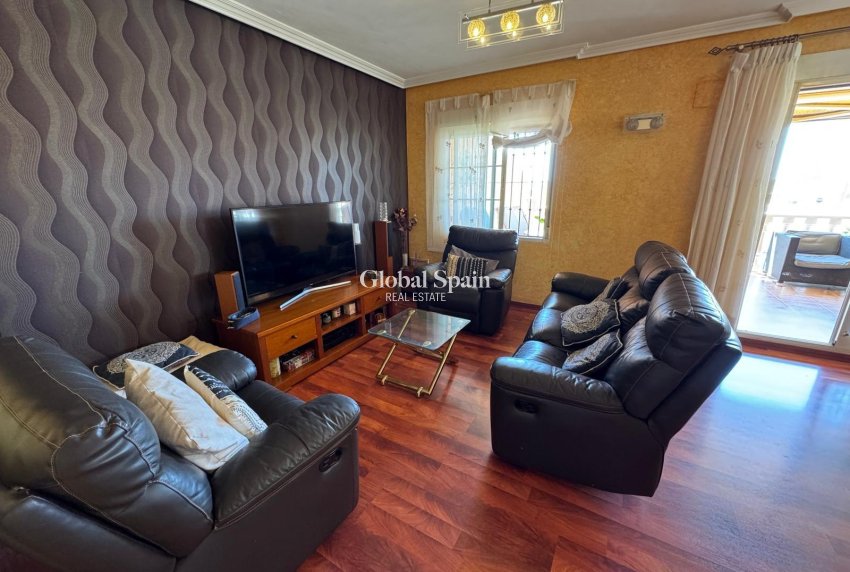 Venta - VILLA -
TORREVIEJA - Zona Los Frutales