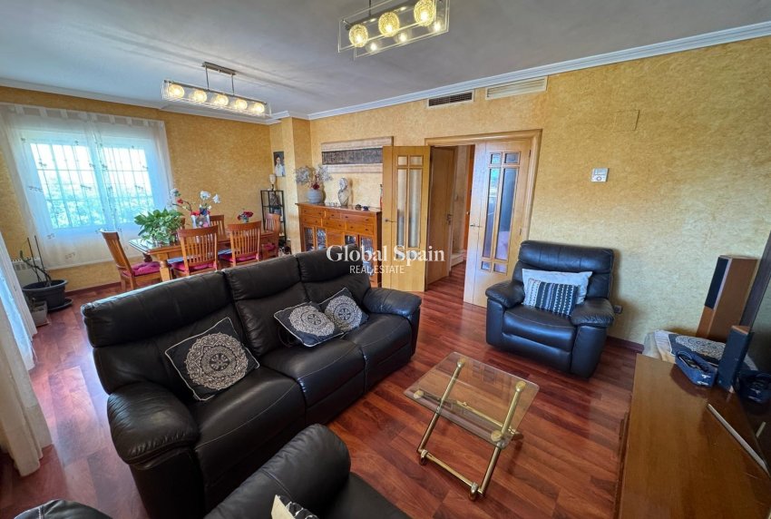 Venta - VILLA -
TORREVIEJA - Zona Los Frutales