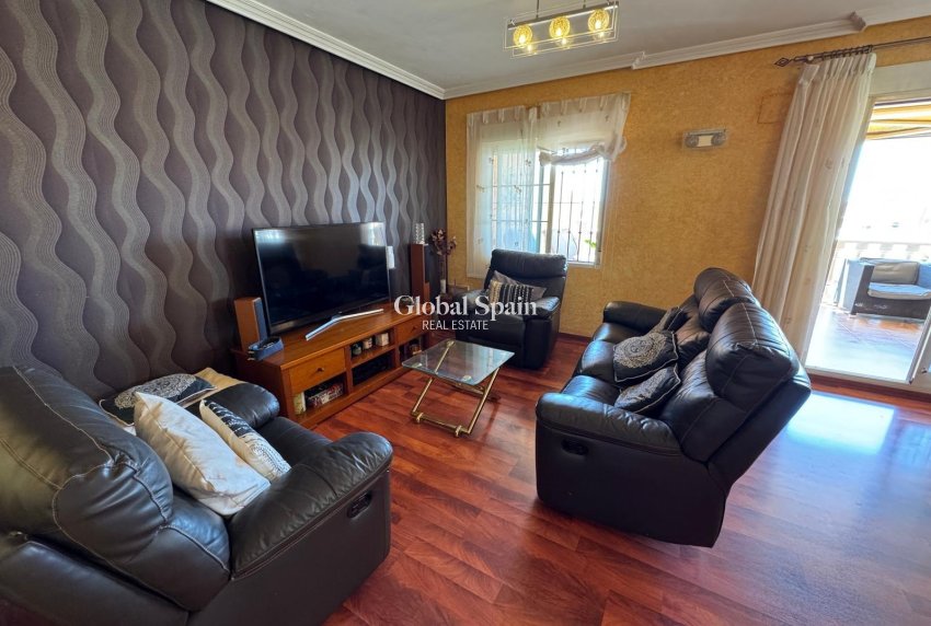 Venta - VILLA -
TORREVIEJA - Zona Los Frutales