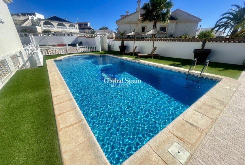 Venta - VILLA -
Urb. La Marina - Inland